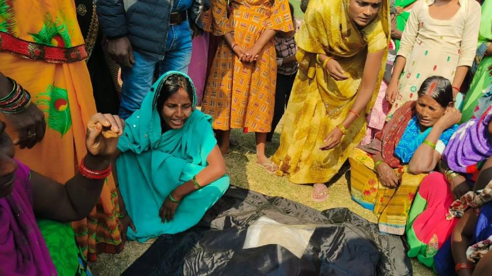 father threw his two sons into canal In Balrampur one died and search for other continues