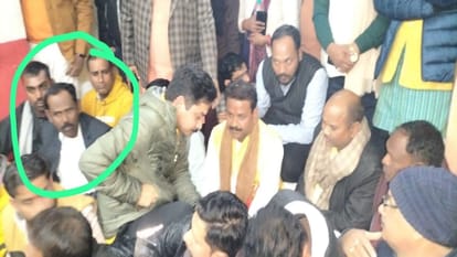 BJP official beaten up, three including two sub-inspectors suspended, mayor and other officials surrounded