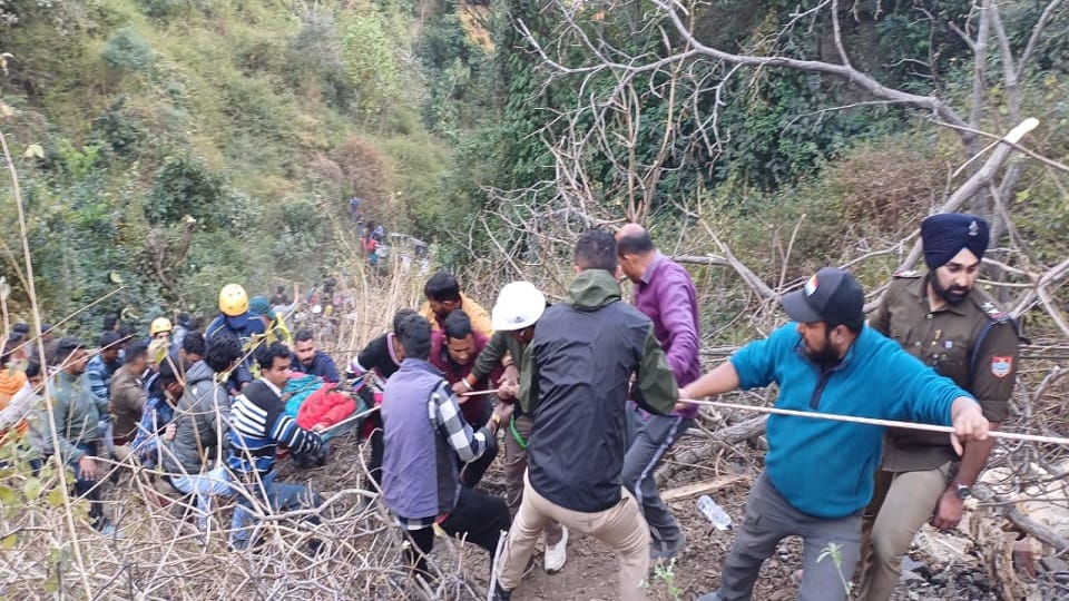 Bhimtal Bus Accident: people held each other hands and formed a chain and took injured from ditch to road