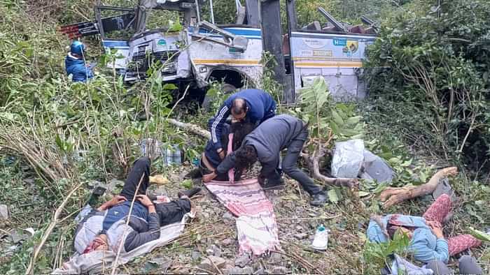 Bhimtal Bus Accident: 'मैंने बस को सड़क पर लाने की काफी कोशिश की, लेकिन...', चालक की जुबानी, हादसे की कहानी Bhimtal Bus Accident I tried hard to get bus on the road but story of accident in words of driver