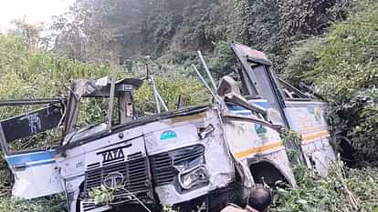 Bhimtal Bus Accident: 'मैंने बस को सड़क पर लाने की काफी कोशिश की, लेकिन...', चालक की जुबानी, हादसे की कहानी Bhimtal Bus Accident I tried hard to get bus on the road but story of accident in words of driver