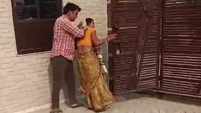 Bihar News In Muzaffarpur husband first dragged and beat his wife then pushed her out of house