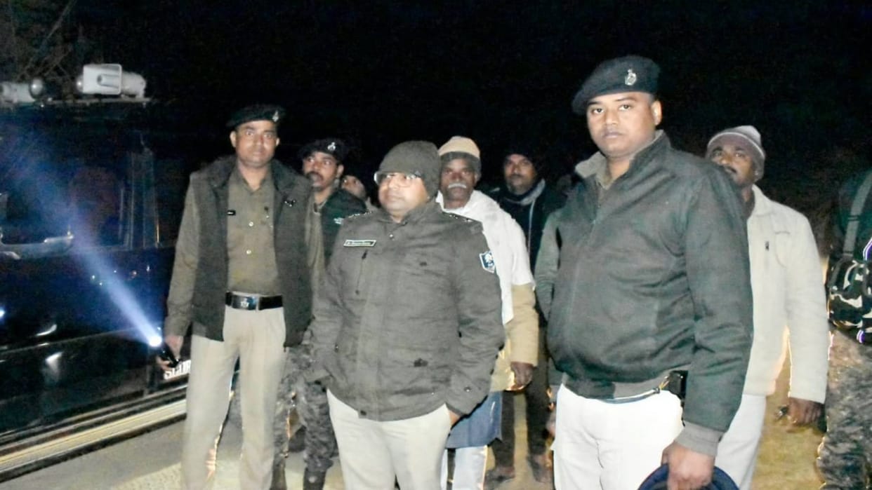 Bihar News Body of an unknown girl found on banks of Sikrahna river in Bettiah suspected murdered