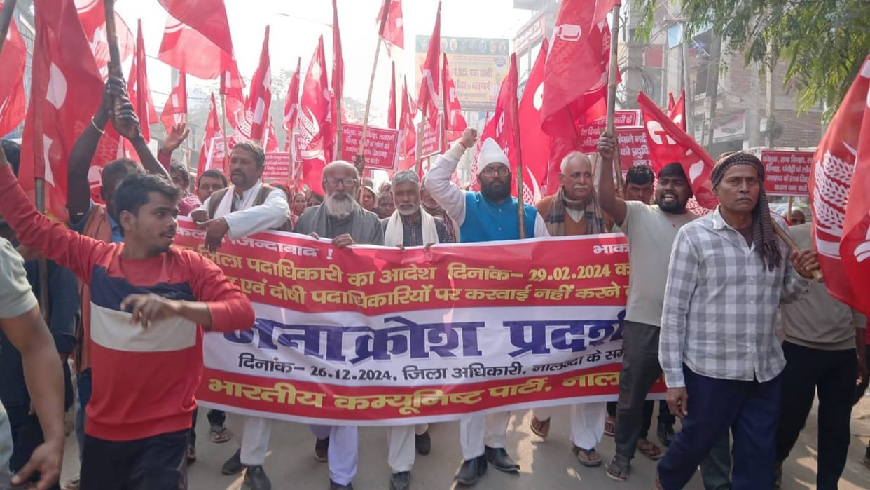 Bihar News People of many villages protested against garbage dumping on banks of Panchane river in Nalanda