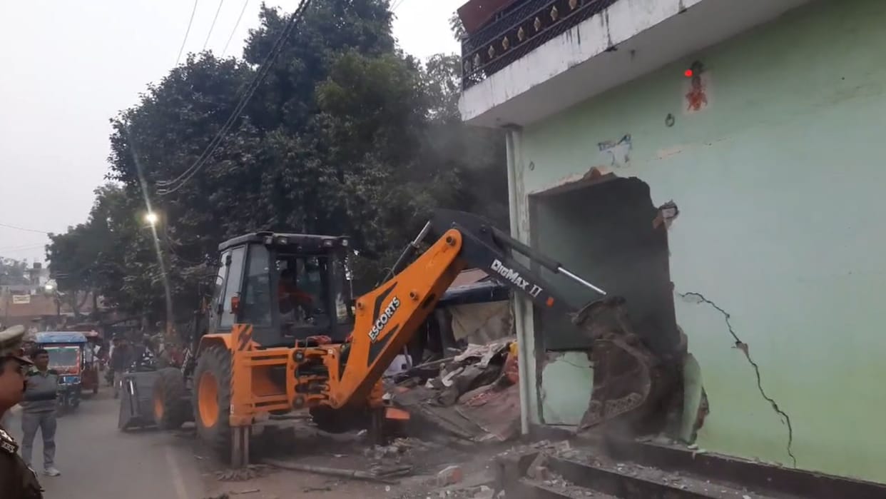Bulldozer roared on Lal Diggi administration launched anti-encroachment drive