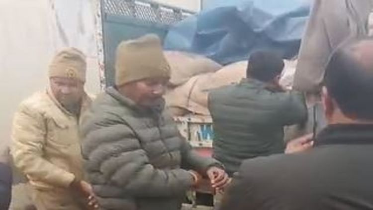 Agra: कागारौल पुलिस ने पकड़ा राशन माफिया, अवैध चावल से भरा लोडर टेम्पो बरामद