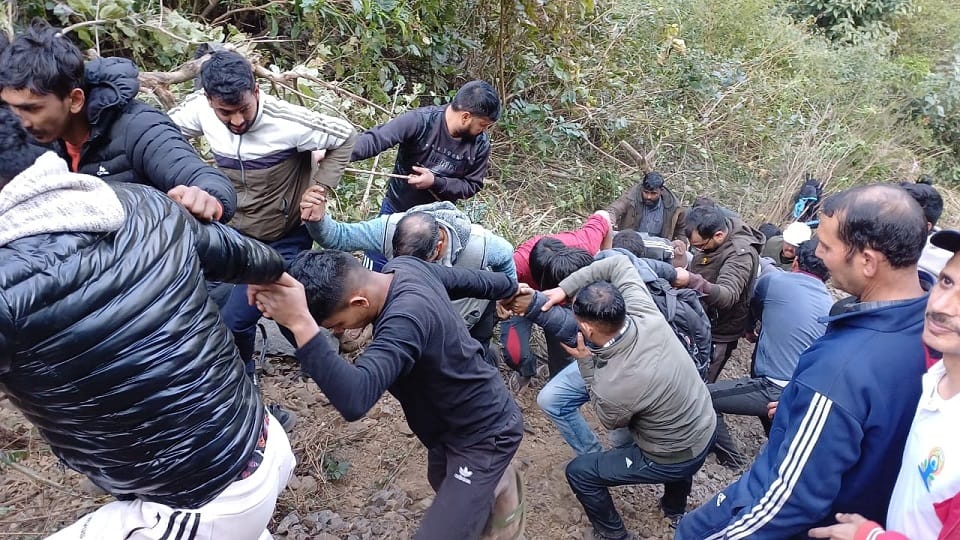Bhimtal Bus Accident: people held each other hands and formed a chain and took injured from ditch to road