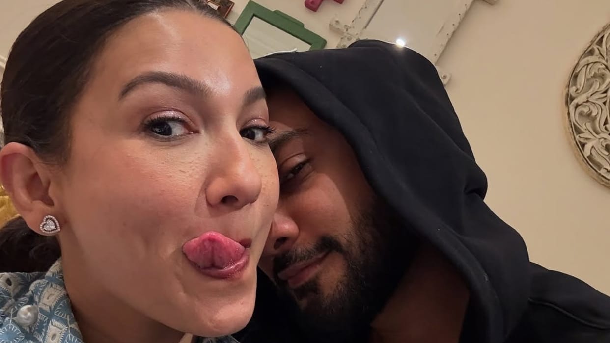 Gauhar Khan kisses husband Zaid Darbar shared such video on 4th anniversary