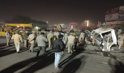 Truck-container becomes fatal, DCM driver dies, former president of Allahabad University Students Union narrow