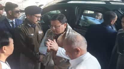 सुशीला तिवारी अस्पताल में भर्ती घायलों से मिले सीएम धामी