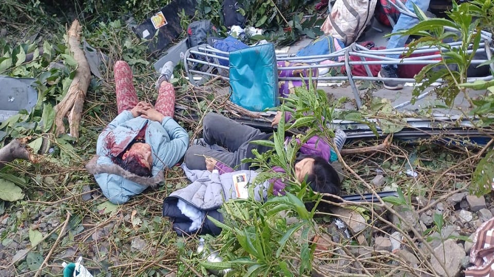 Bhimtal Bus Accident: people held each other hands and formed a chain and took injured from ditch to road