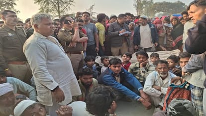UP: Young man and eight month old daughter died after being crushed by a dumper