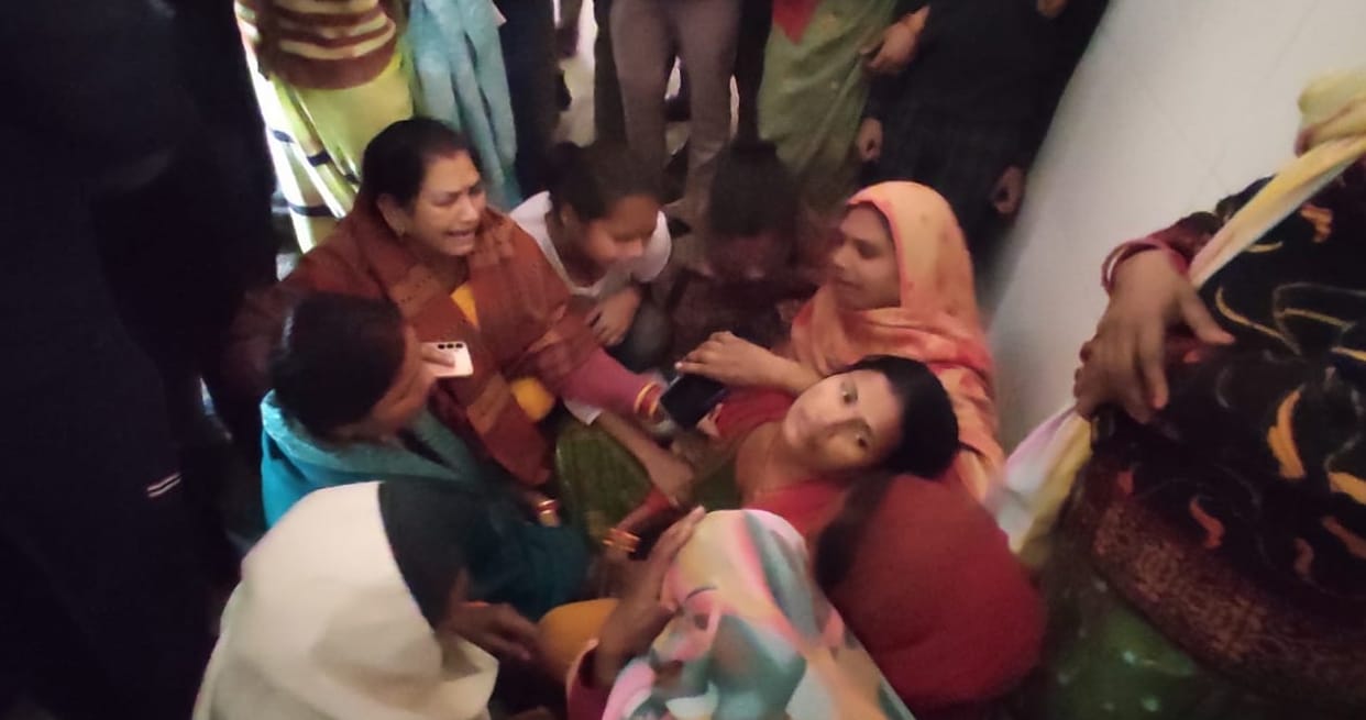 Fatehpur Accident DCM hits e rickshaw one girl and driver died five children injured