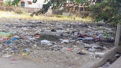 People are troubled by the pile of garbage in Haldwani city