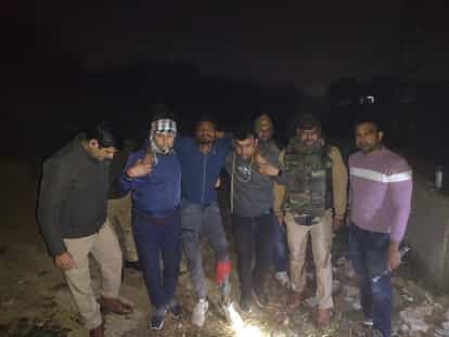 Lucknow: छेड़छाड़ के आरोपियों को पुलिस ने मुठभेड़ के बाद किया गिरफ्तार, एक के पैर में लगी गोली Police arrested two for eve teasing in Krishna Nagar Lucknow.