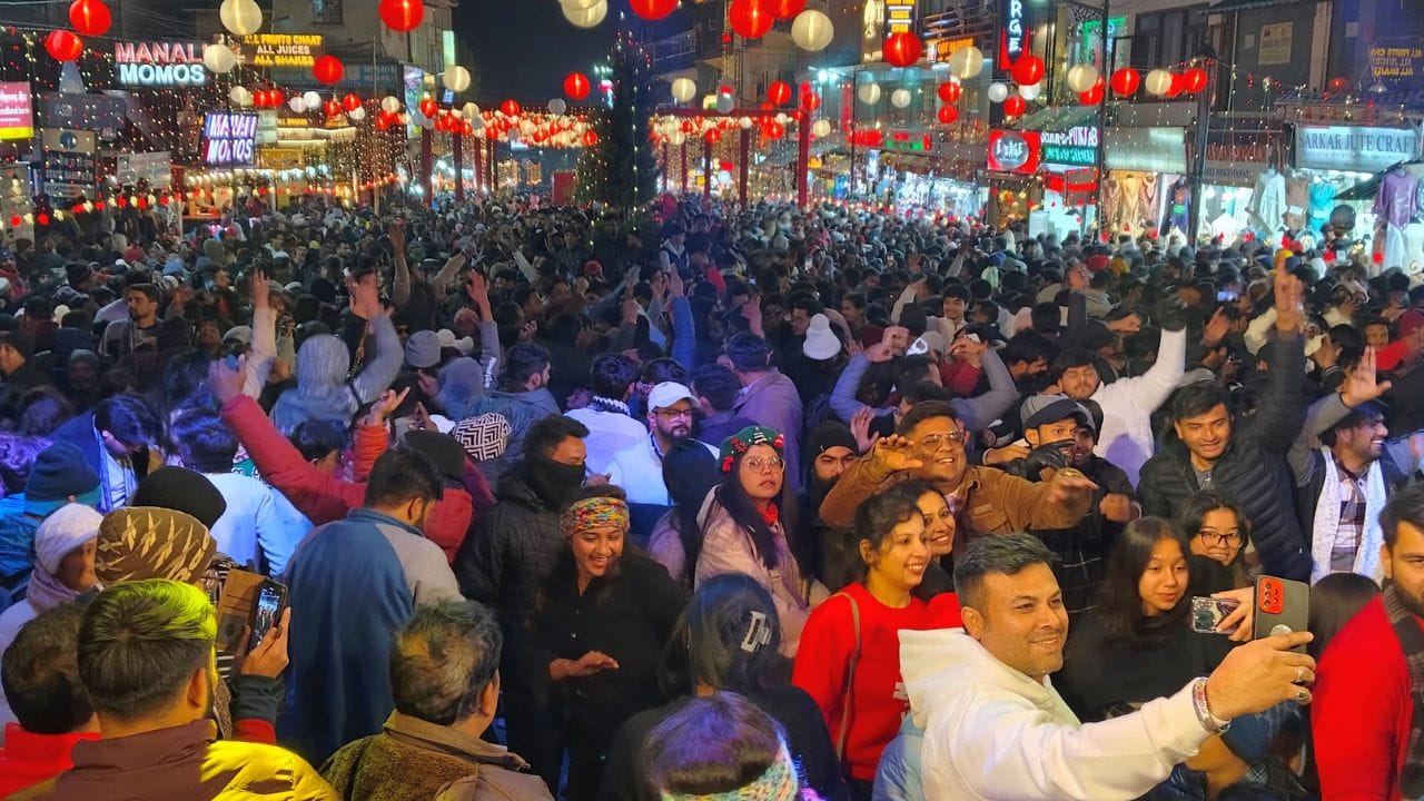 Tourists enjoyed Shimla Manali on Christmas advance booking in hotels till New Year