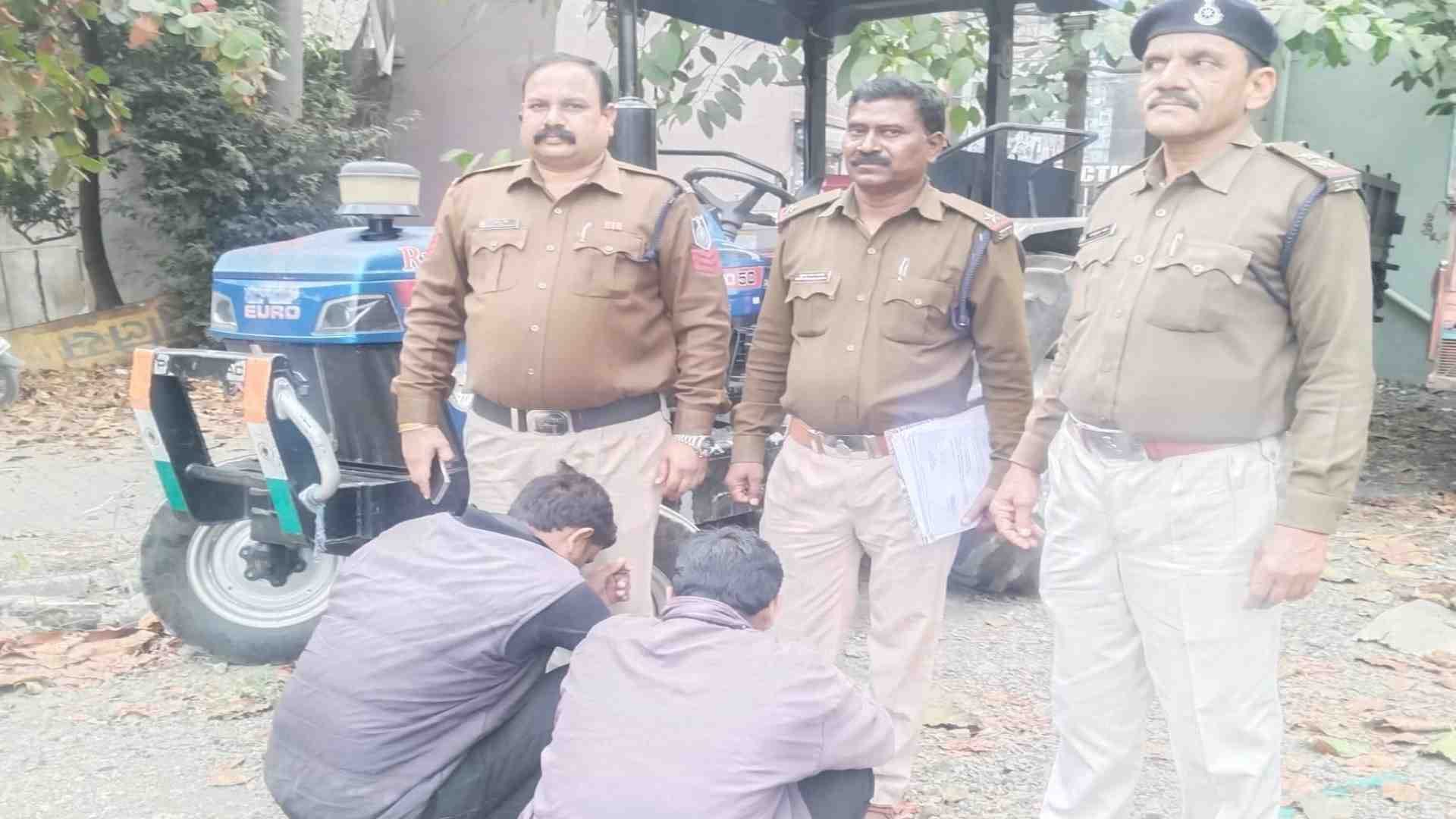पुलिस की गिरफ्त में आरोपी।