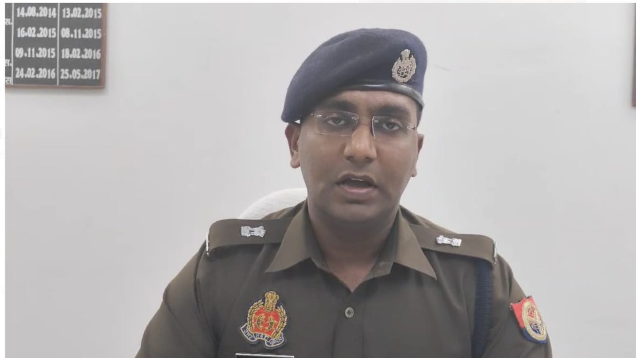 Attack on mafia system in Azamgarh Fishes of Dhruv Singh alias Kuntu Singh's pond were auctioned, last bid wa