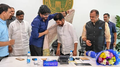 Telangana govt reiterates support to Telugu film industry Revanth Reddy on differences for allu arjun pushpa 2