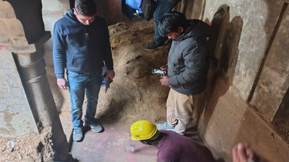 Sambhal Stepwell Excavation of second floor of stepwell stopped in Sambhal