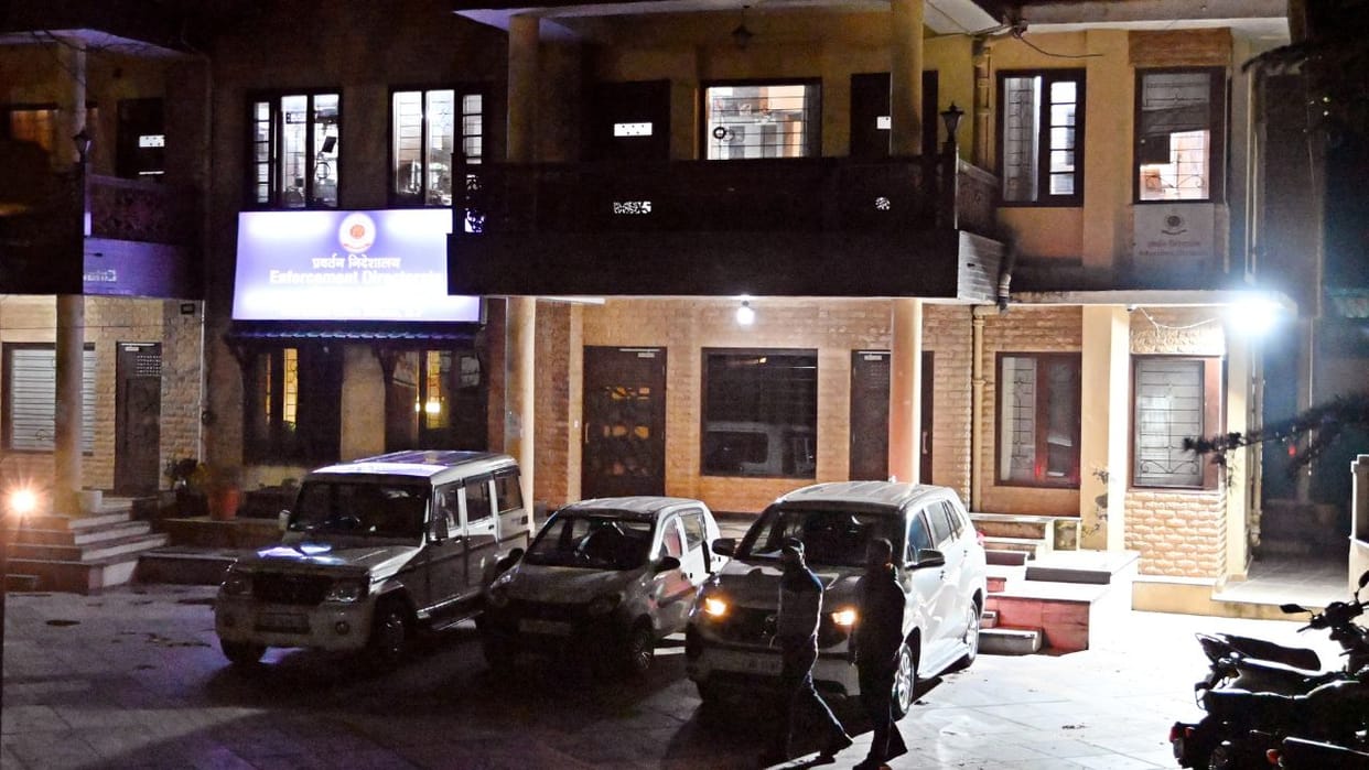 cbi team raid in shimla himachal deputy director accused of bribery absconding