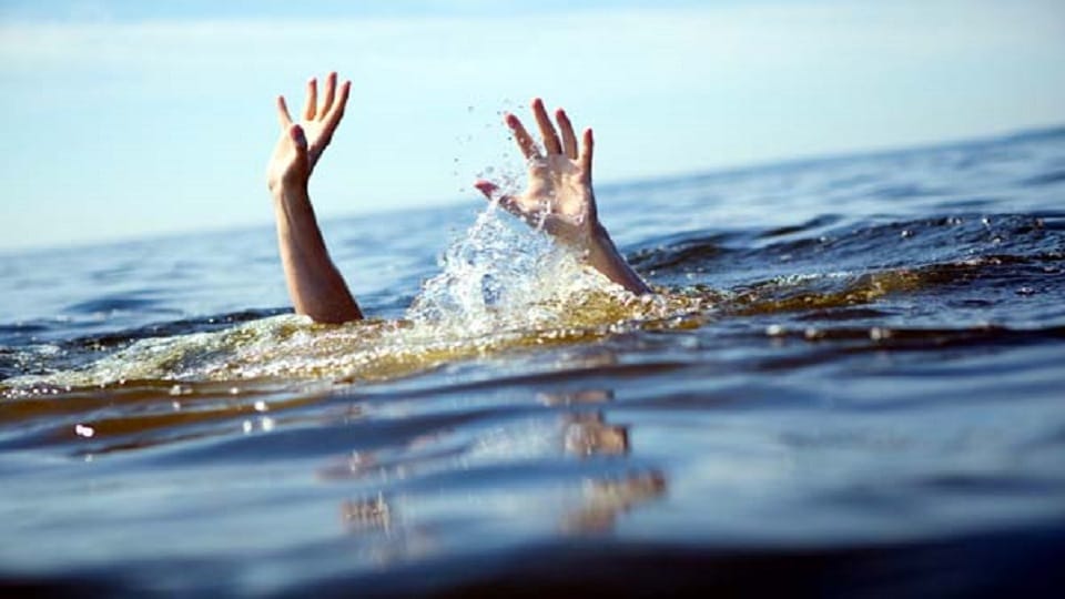Married woman going with father dies after jumping into Gaula in kichha