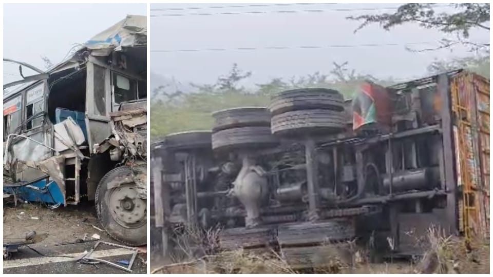 अजमेर में ट्रक और बस की टक्कर।