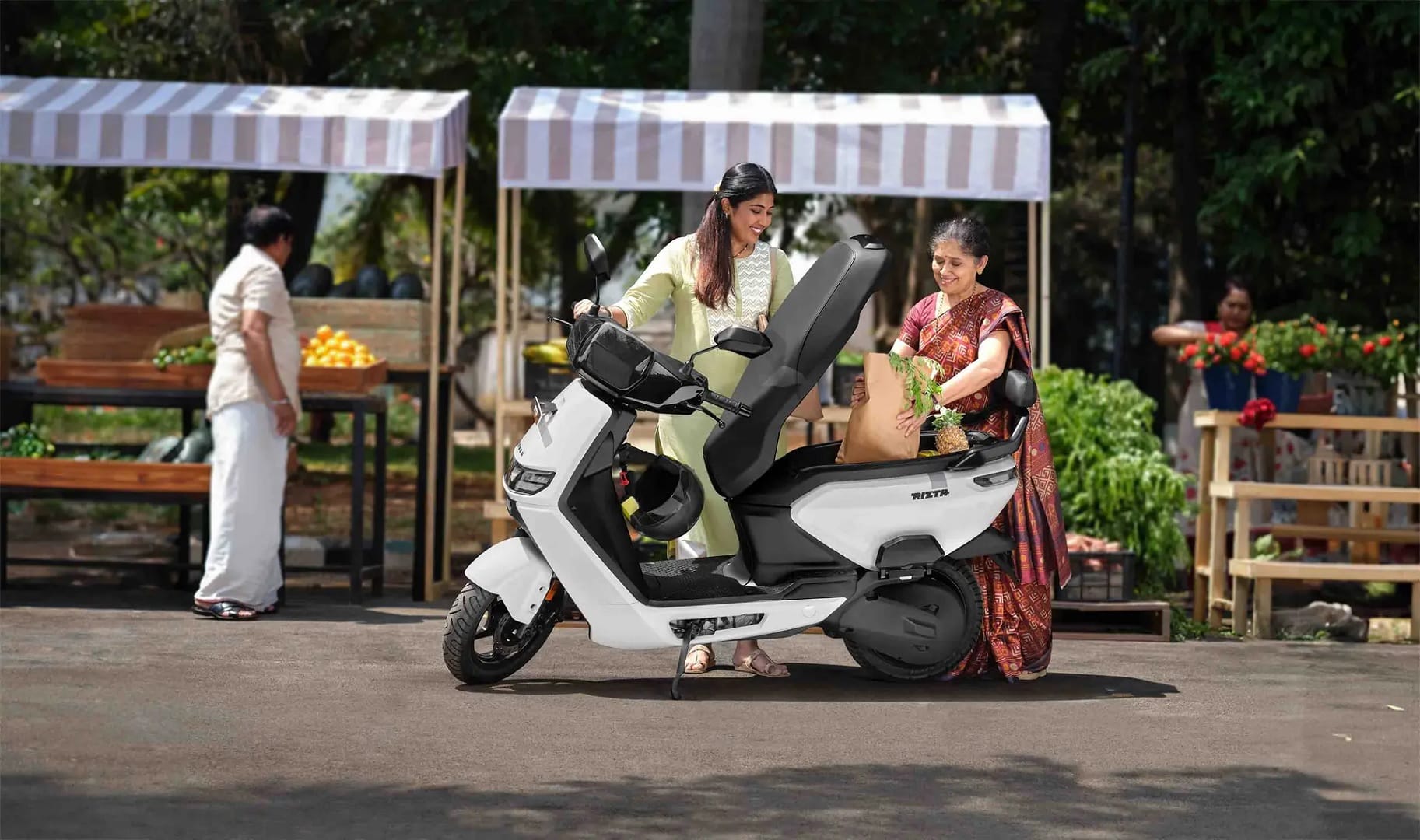 Bajaj Chetak 3501 vs Ather Rizta Electric Scooter Comparison Know Details