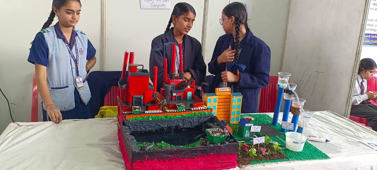 Bhopal: 11th Bhopal Science Fair inaugurated, students created a device to clean water and measure air purity