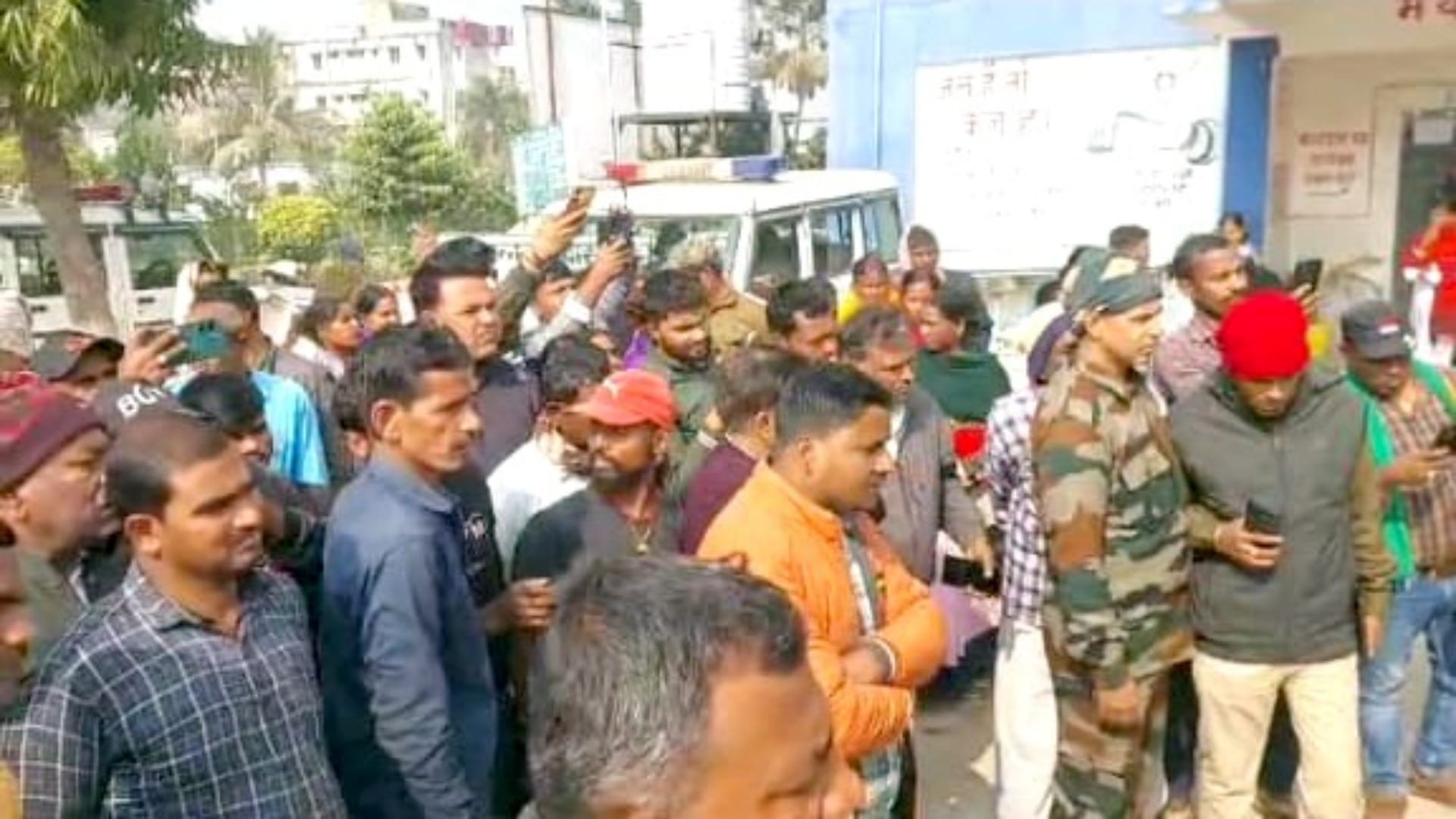 Bihar News: Uncontrolled truck crushed bike rider in Sheikhpura, young man died, two seriously injured