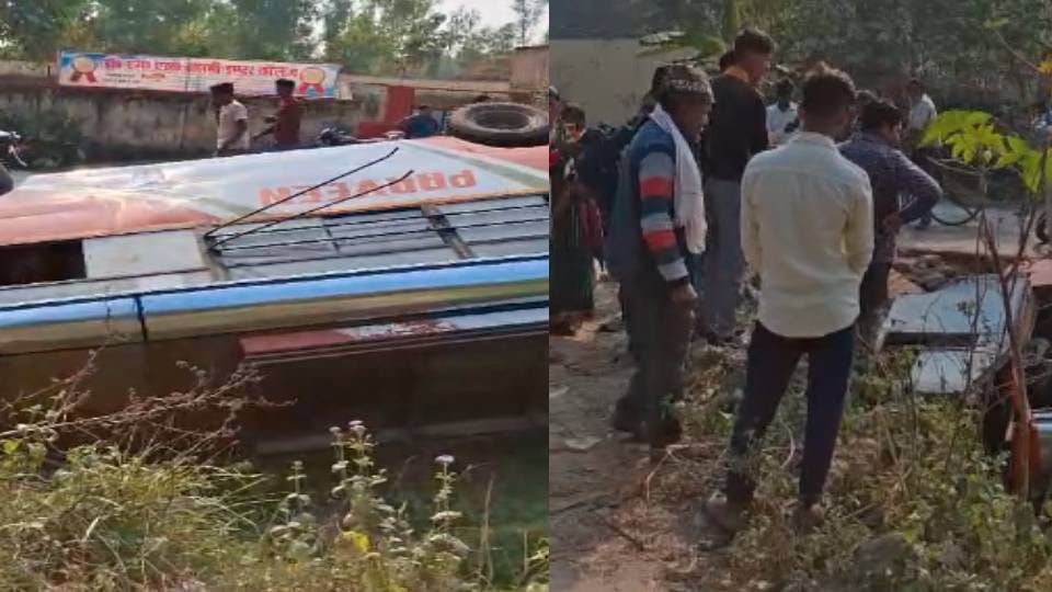 private bus full of passengers lost control and overturned in Gonda two people injured