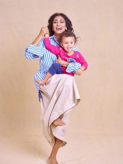 बेटी राधा के साथ श्रिया सरन