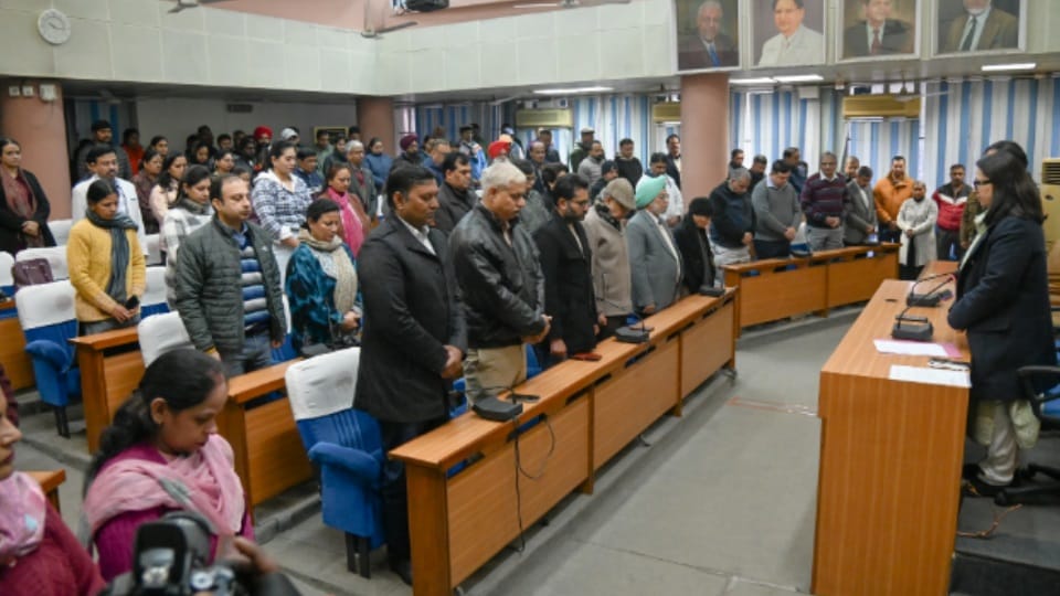 Wall dedicated to Manmohan Singh be built in Economics Department of PU