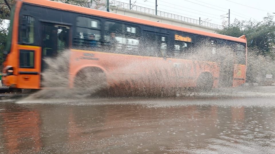 Rain increases cold in Delhi, temperature will drop from New Year's Eve