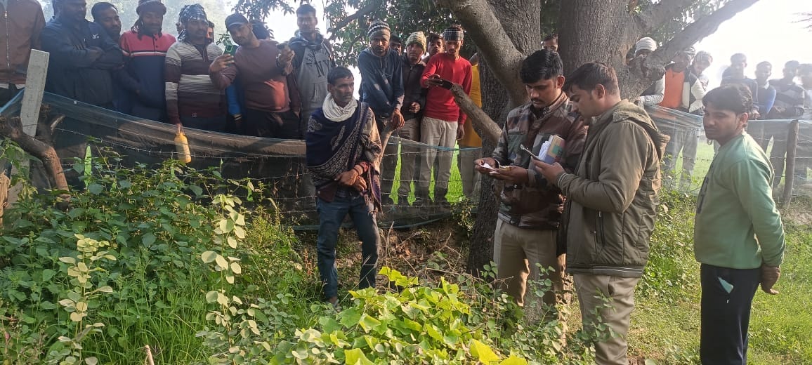 Body of a middle aged man found hanging from a tree railway ticket found in his pocket could not be identified