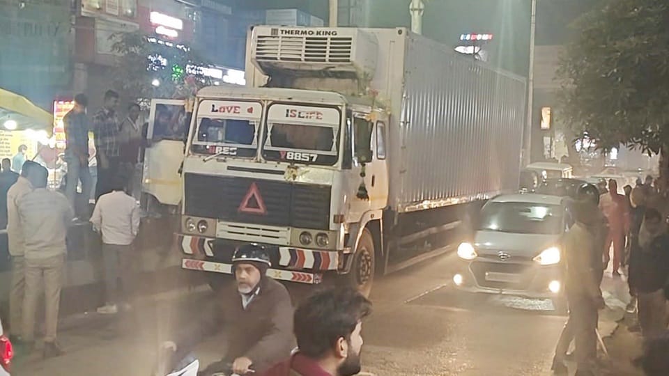 crowd beat up container driver on rumour of an accident