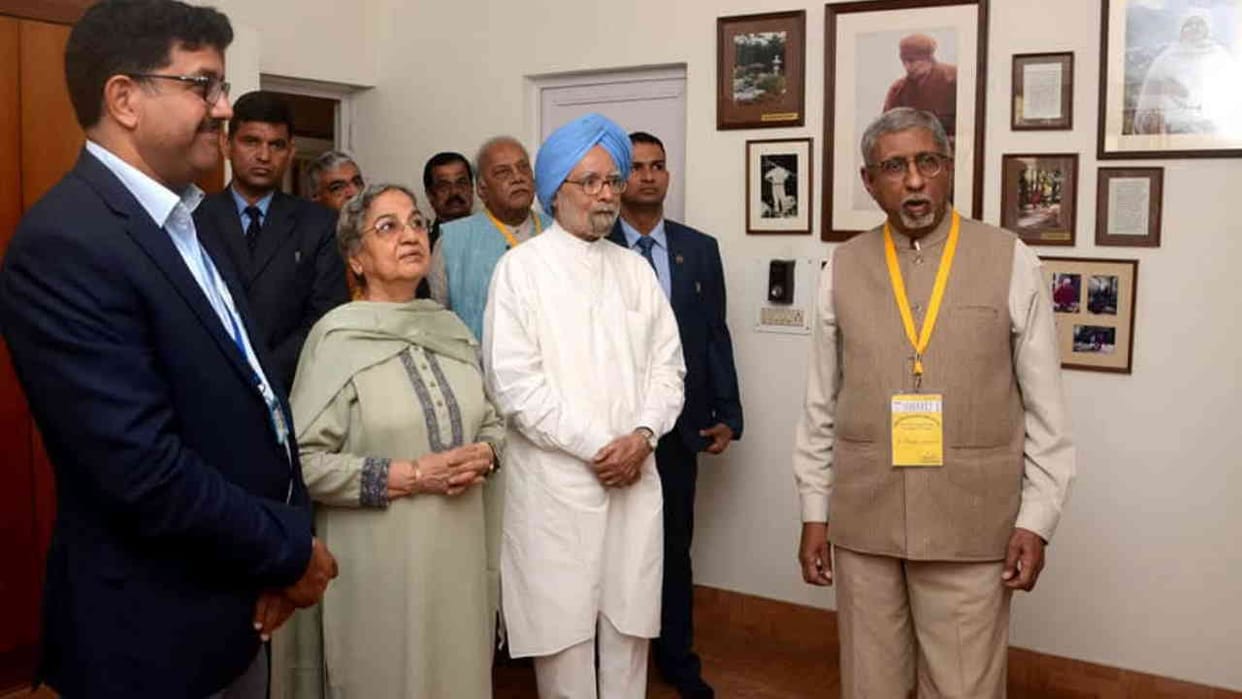 Former PM Manmohan Singh special memories from JollyGrant stopped after seeing his old photo Uttarakhand News