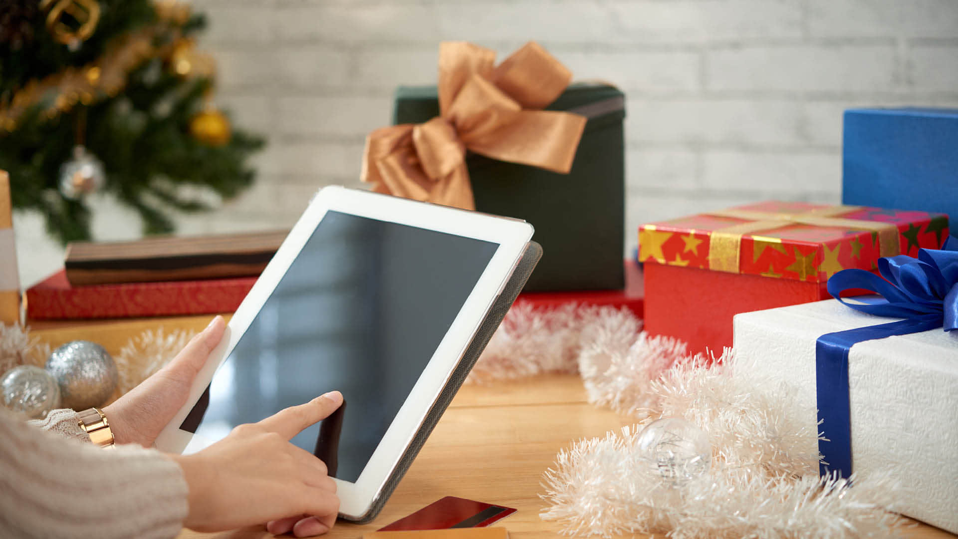 दो हजार के अंदर माता-पिता के लिए ये गिफ्ट रहेंगे बेस्ट (सांकेतिक तस्वीर)