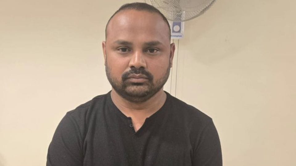 Gujarat 360 crore Ponzi scheme scam Operator arrested and Eight arrested in UBI bank robbery