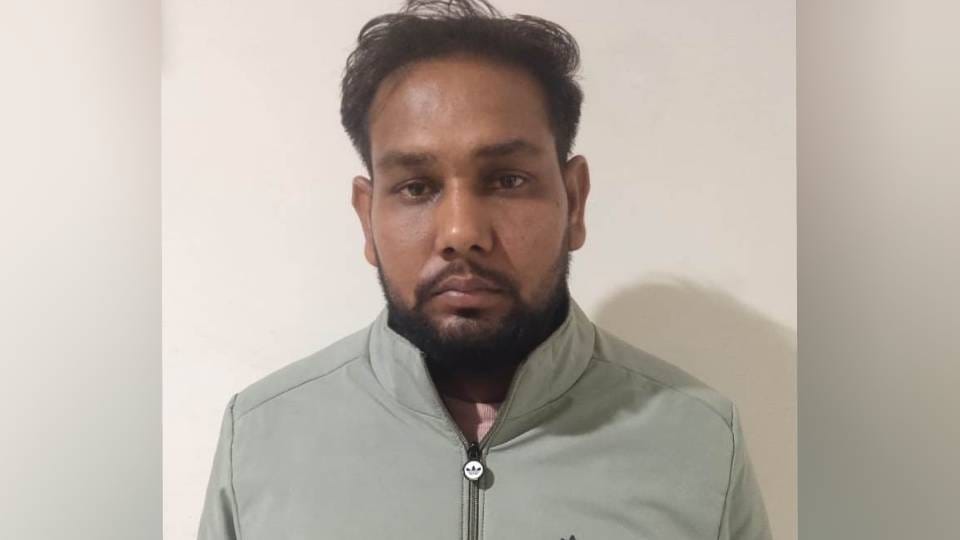 UP STF arrested cyber criminal in Lucknow He had extorted 48 lakh from doctor by digitally arresting him