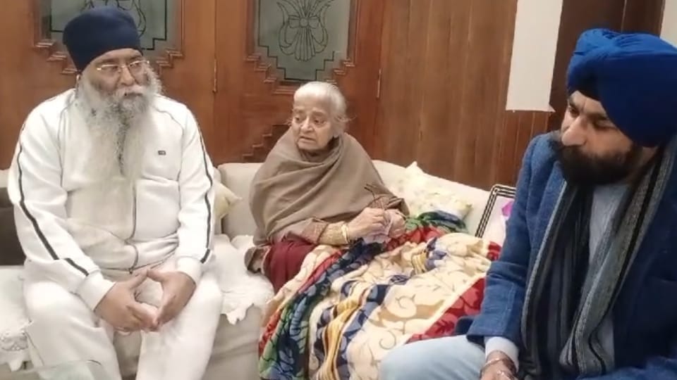 Former PM Dr Manmohan Singh sister got security for 10 years Amarjeet Kaur will not go to her brother funeral