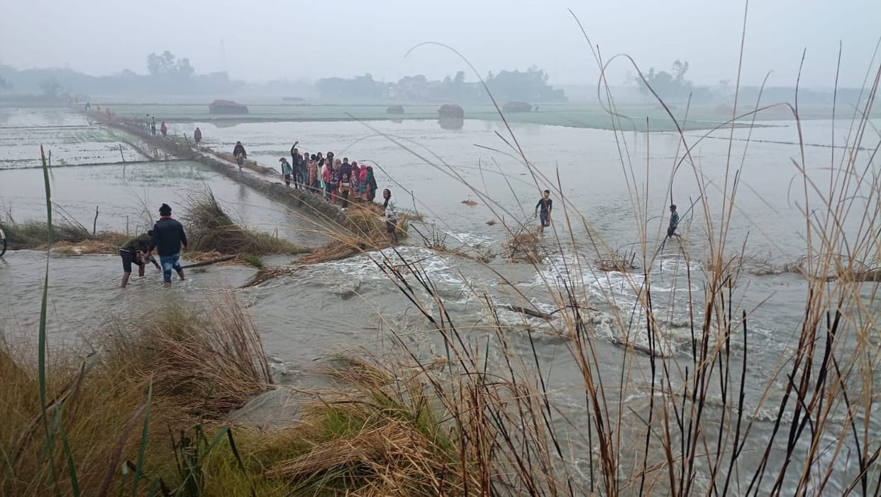 Raebareli: Villages and fields flooded with water in Unchahar.