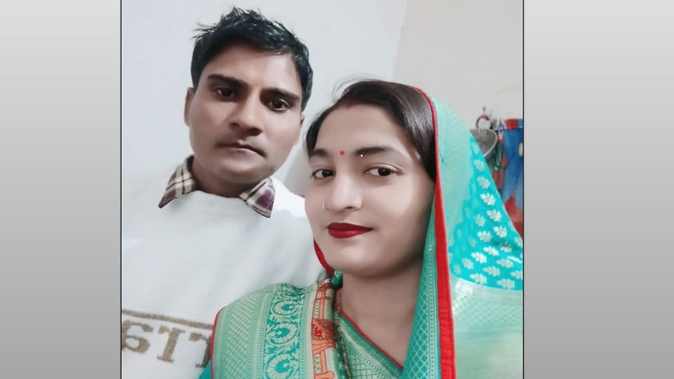 Bijnor: Maruti van collides with bike, husband, wife and six year old daughter die