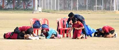 बाराबंकी: हैंडबाल प्रतियोगिता के दौरान मधुमक्खियों का हमला, कोच सहित 39 महिला खिलाड़ी बनीं शिकार Barabanki: Bees attack during handball competition, 39 female players including coach became victims