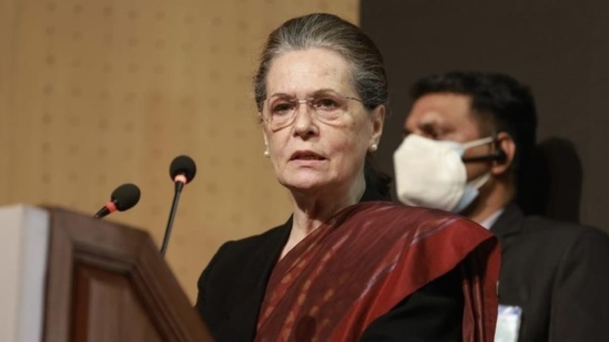 सोनिया गांधी की किताब 'बिलॉन्गिंग' पर पेंगुइन का इनकार, प्रकाशन पर सस्पेंस