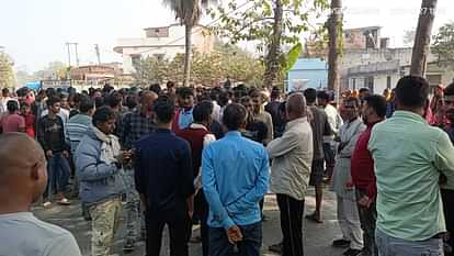 Vaishali: youth going to his in-laws' house crushed by hyva truck, died on spot; angry people blocked road