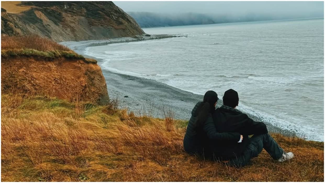 Vicky kaushal shared peaceful picture with holding katrina kaif in lap of nature fans reacted