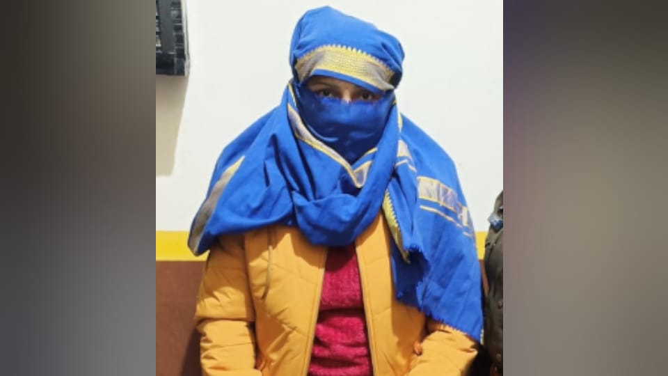 Woman leader of gang arrested in Bareilly She obscene videos and blackmailed people