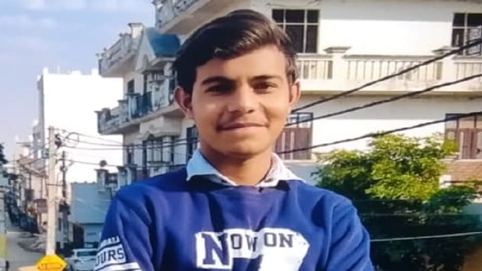 Meerut: Father scolded - study otherwise you will stitch clothes like me... Class 11 student run over by train
