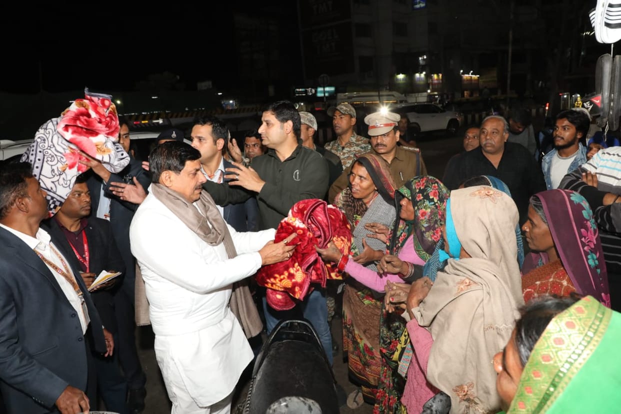 MP: CM reached night shelter late at night, distributed blankets to women, instructed officials to arrange Ram